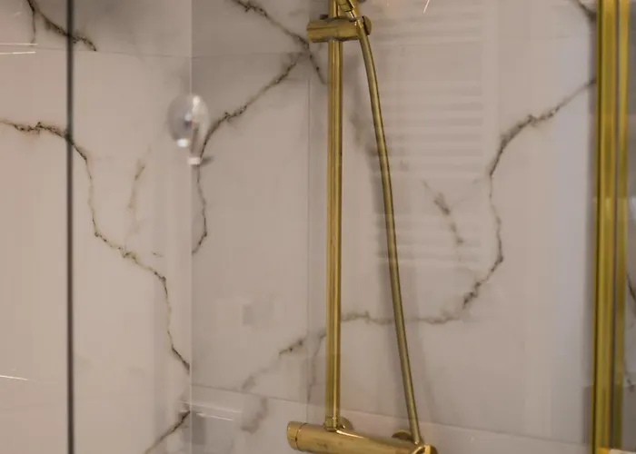 Captain-cook, Parking, Spa-voucher, Next To Aquarius